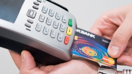 Indians struggling to repay credit card bills, overdues soar 44% to Rs 33,886 cr