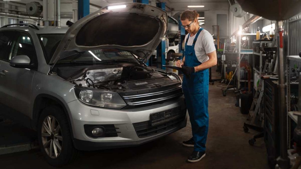 5 car repairs that will leave you in a fit: fix it, or sell it | Image: Freepik