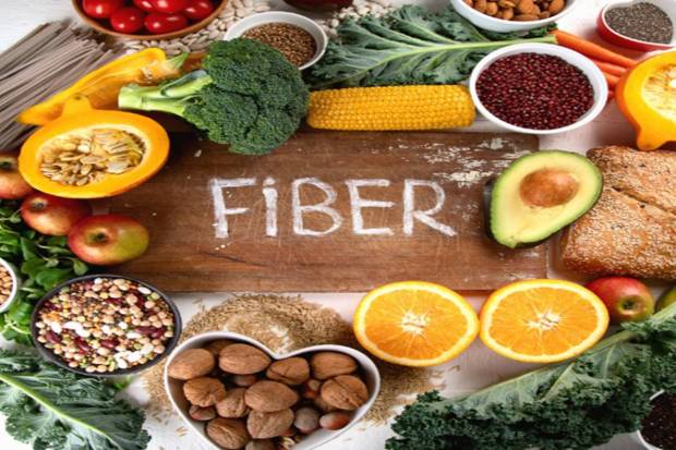 Lower fiber intake could affect the bowel, too. Fiber helps in keeping the gut healthy and in regulating bowel motion. Diets that are taken which lack fruits, whole grains, and vegetables can result in constipation and an imbalance of the natural balance of microorganisms. (Photo source: Canva)