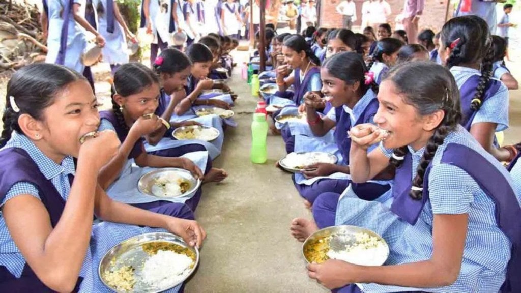 35 school girls hospitalised after showing food poisoning symptoms; now in stable condition, says official. / Representational Photo (Image Source: Twitter)