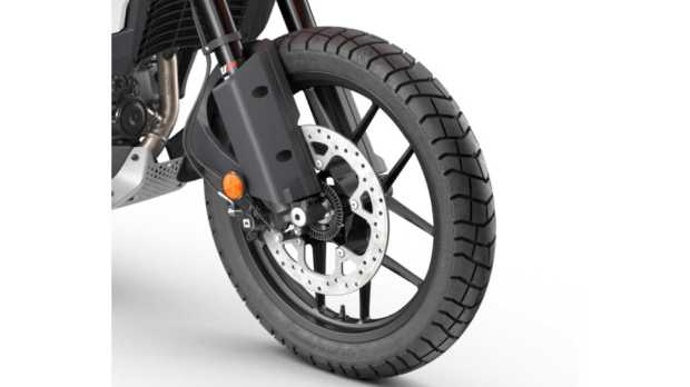 The KTM retains the 19-17 alloy wheel setup.