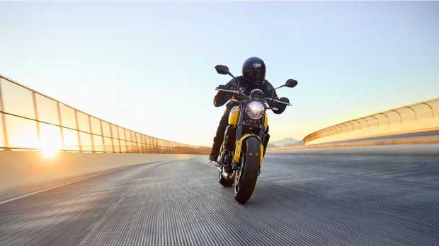 To start with, the Trident gets three ride modes: Sport, Road, and Rain.