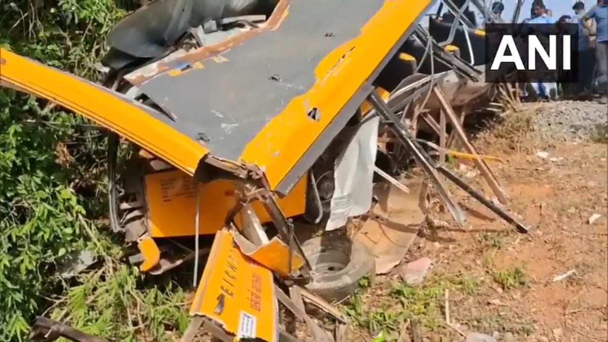 Tamil Nadu tragedy - School bustrain collision