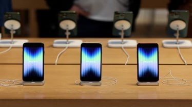 Approximately 29.4 million smartphones were exported from China to the US during January and May, posting a 27 per cent year-on-year decline and worth approximately billion.