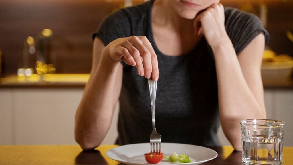 Does eating less help lose weight