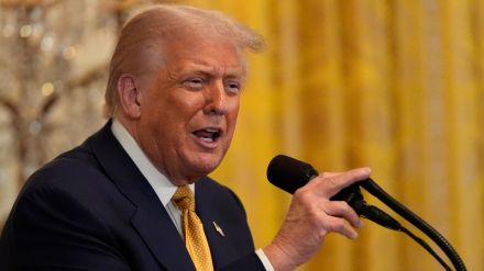 Trump plans higher global baseline tariff up to 20% as August deadline nears Trump plans higher global baseline tariff up to 20% as August deadline nears