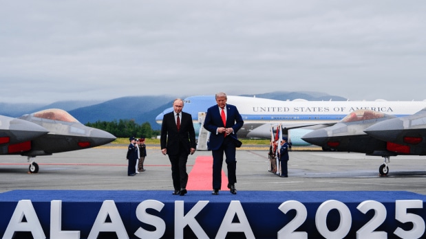 Trump and Putin arrived under the watchful eye of fighter jets and a red carpet ceremony at Joint Base Elmendorf-Richardson, signalling the gravity of this high-profile summit. (Photo Source: Associated Press)