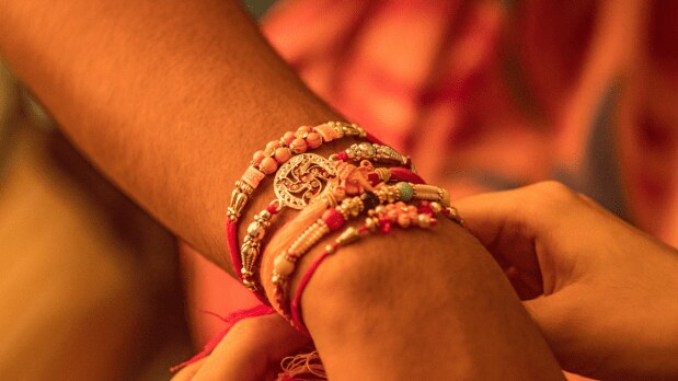 In the weeks leading up to Raksha Bandhan, here are some of the top Raksha Bandhan gifts you can purchase for your Siblings. As Raksha Bandhan 2025 draws near, it's an ideal moment to consider popular gift ideas. While the sacred thread remains central to the evolving tradition each year, the accompanying gifts have become increasingly modern, thoughtful, and personalised. Keeping that in mind, we have prepared a comprehensive list of some of the top trending gifts you can get for your siblings (Image souce: Pixabay)