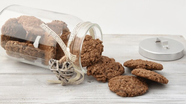 Homemade gifts: If you love crafting or baking, you can also consider making some cool things yourself. A handmade card, a scrapbook filled with quirky photographs, or a jar of homemade brownies will all form excellent gifts. (Image souce: Pixabay)