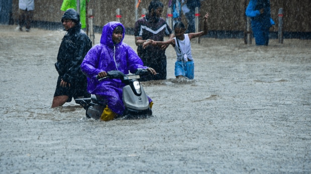 Mumbai’s low-lying areas suffered severe waterlogging, with Gandhi Market in Sion among the worst-hit. Floodwaters disrupted daily life and slowed traffic to a crawl during peak hours. (Photo Source: PTI)
