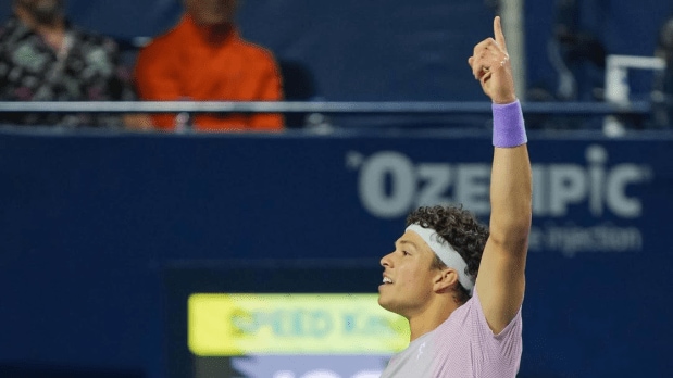 Shelton shines through: Rebounding from a narrow first set loss, Shelton’s aggressive baseline play and strong serving helped him secure a crucial break to take the second set 6-4, demonstrating his trademark resilience and clutch performance under pressure. (Photo Source: Official Instagram Handle @nbotoronto)