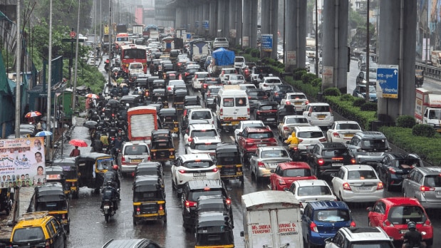  Heavy rains caused massive traffic snarls on the Western Express Highway, leaving commuters stranded as water pooled on roads and slowed down vehicular movement. (Photo Source: PTI)