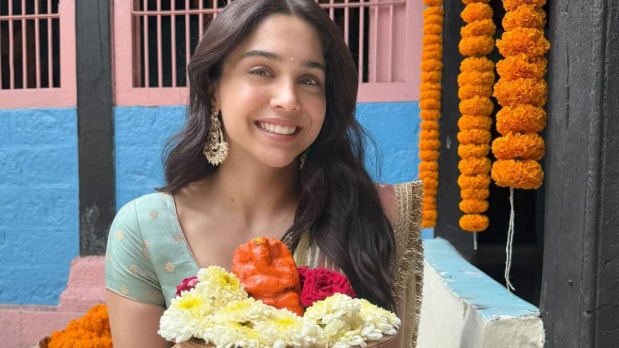  “Bunty and Babli 2 “ co-star Sharavi shared a series of pictures from her Ganesh Chaturthi celebrations on Instagram. “Happy Ganesh Chaturthi, always my happiest time of the year! May your days too be filled with love, laughter & lots of modaks,” the actress captioned her post. (Photo Source: Official Instagram account of @Sharvari)