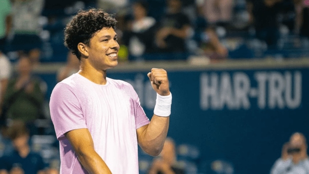 Rallying under pressure: Facing 0/40 in a pivotal game of the second set, Shelton showcased spectacular composure and fighting spirit to save break points and hold serve, a turning point that shifted the momentum firmly in his favour. (Photo Source: Associated Press)