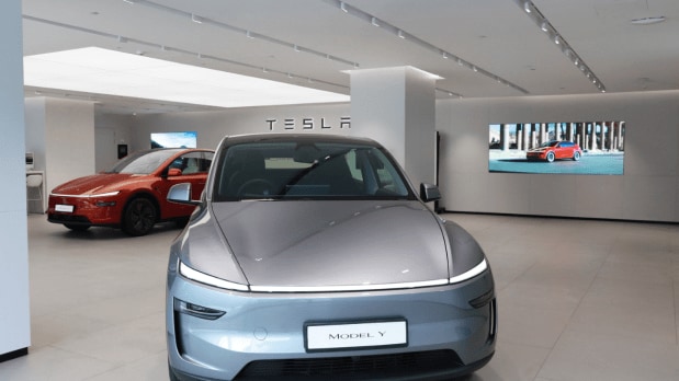  Currently, Tesla only has one vehicle in its lineup in India — the Tesla Model Y. Its price starts at Rs. 59.89 lakh (ex-showroom) for the rear-wheel drive (RWD) variant. Meanwhile, the Long Range RWD model has a starting price of Rs. 67.89 lakh. (Photo Source: Official X handle Tesla_India)