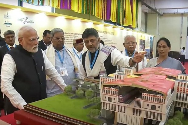 Prime Minister Narendra Modi during the flag off ceremeony the Yellow Line of Namma Metro in Bengaluru. Union Minister Manohar Lal, Karnataka Chief Minister Siddaramaiah, and Deputy Chief Minister DK Shivakumar were also present. (Image Source: PTI)