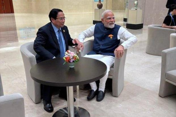 PM Modi conversing with PM Phạm Minh Chính of Vietnam. Both nationsare  willing to deepen ties in defence, trade, green energy and more. (Image Source: X/@narendramodi)