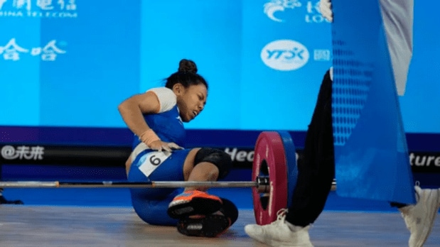Throughout her distinguished career, Mirabai Chanu has battled numerous injuries including a serious hip injury in 2023, a lower back injury after 2018, and shoulder and wrist issues in 2022. Despite these physical setbacks, her resilience and relentless spirit fueled her remarkable comebacks at major international events. (Photo Source: PTI)