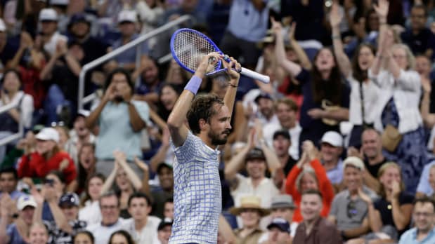 The crowd also took the Russian star's side and booed the match official for six straight minutes as Bonzi waited to serve. (Photo Source: Associated Press)