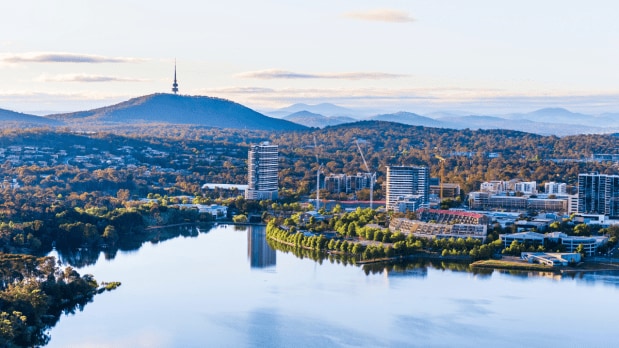 Rank 8: Canberra (Australia) decreased five positions compared to its 2024 ranking. The city is noted as being among those that have performed strongly in integrating technology and maintaining a quality of life. (Photo Source: Canva)