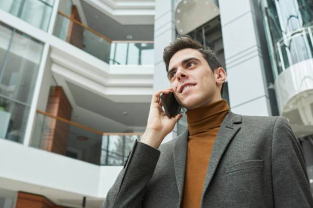  Engage in micro activities: Attend calls while standing, use quick bodyweight exercises for breaking long sitting hours, or plan and generate ideas while walking. (Photo source: Canva)