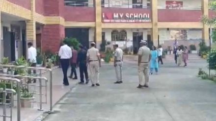 delhi school bomb threats
