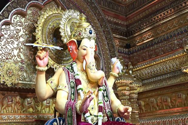 Artisans in Mumbai are promoting eco-friendly Ganpati idols made of recycled paper, which are durable, light in weight, and usually dissolve easily after immersion. (Photo source: X)