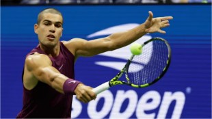 Carlos Alcaraz buzz cut, new look, shaved head