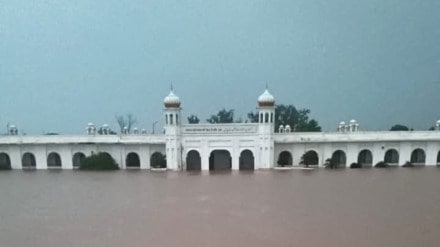 Gurudwara Darbar Sahib submerged as Ravi River overflows amid heavy downpour. (Image: Facebook/Travel With Waqas Haider) Gurudwara Darbar Sahib submerged as Ravi River overflows amid heavy downpour. (Image: Facebook/Travel With Waqas Haider)