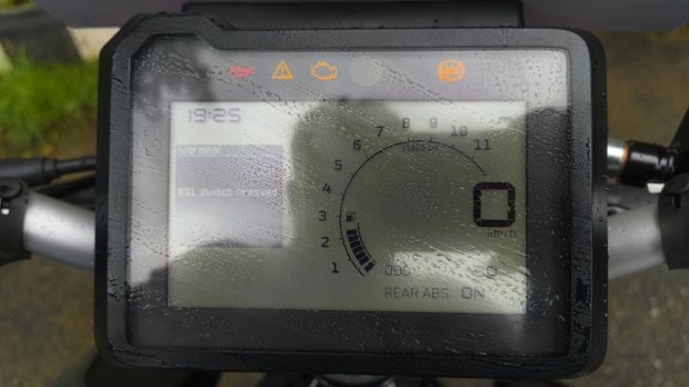 KTM Duke 160 intrument panel