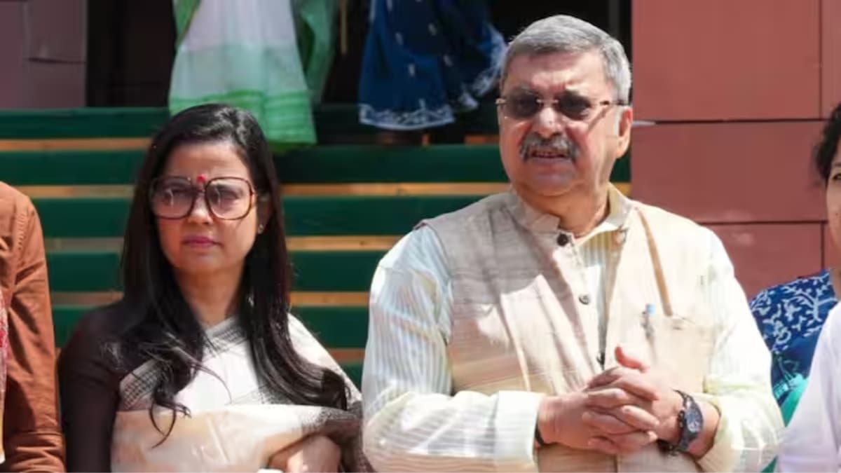 Kalyan Banerjee, Mahua Moitra