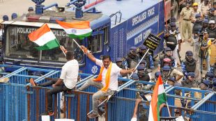 Protestors taking part in a march to the West Bengal secretariat 'Nabanna' to mark the completion of one year of the rape and murder of a trainee doctor at RG Kar hospital, attempt to breach the iron wall barricades set up by the city police, at Santragachi in Howrah district (Photo: PTI)