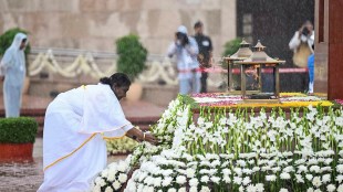 President Droupadi Murmu pays homage at the National War Memorial (Photo: rashtrapatibhvn/X)