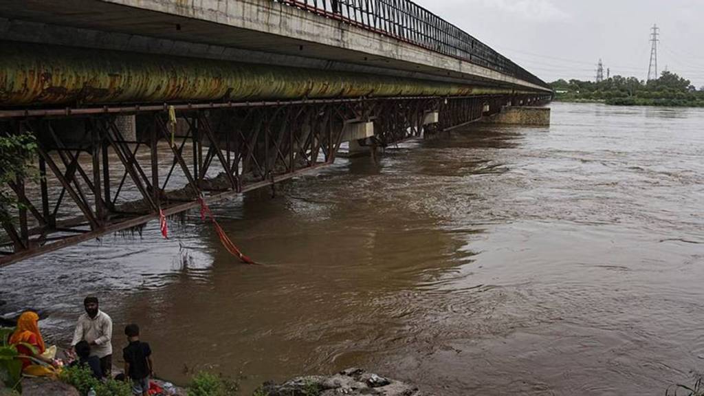 Red alert in delhi Red alert in delhi