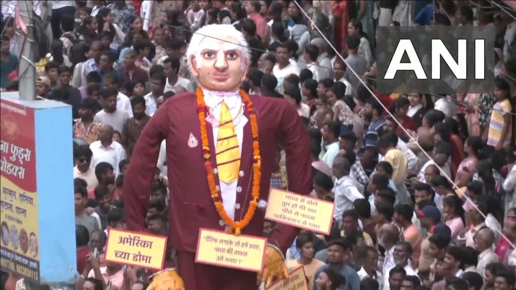 Massive Trump effigy paraded through Nagpur as locals protest 50% tariffs against India | Watch video (Video screengrab via ANI) Massive Trump effigy paraded through Nagpur as locals protest 50% tariffs against India | Watch video (Video screengrab via ANI)
