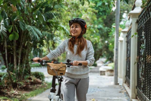 Spending time outside: Just by going out and spending 10 minutes outside in nature or the park might uplift moods and give relaxation to the mind. (Photo source: Canva)