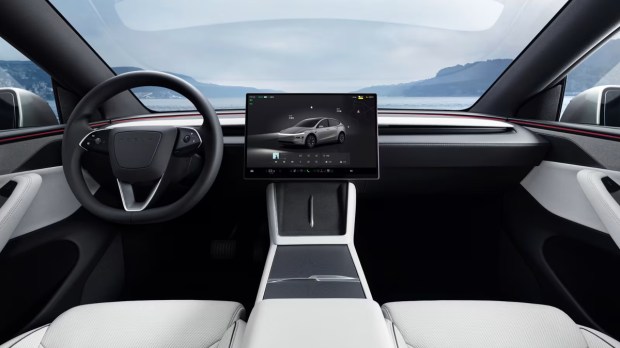 Tesla Model Y L touchscreen