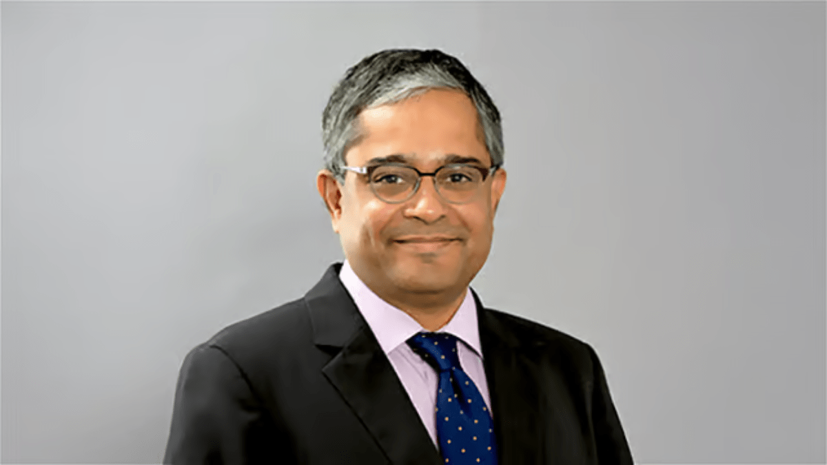 The former deputy managing director of Axis Bank will be in the ‘hot seat’ as MD & CEO of IndusInd Bank at a time when the bank is under regulatory scrutiny from the Reserve Bank of India for unreported forex derivatives losses of around Rs 2,000 crore. The former deputy managing director of Axis Bank will be in the ‘hot seat’ as MD & CEO of IndusInd Bank at a time when the bank is under regulatory scrutiny from the Reserve Bank of India for unreported forex derivatives losses of around Rs 2,000 crore.