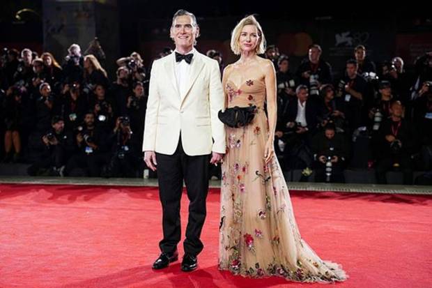 Billy Crudup, left, and Naomi Watts pose for photographers at the red carpet for the film 'Jay Kelly'. (Photo source: AP)
