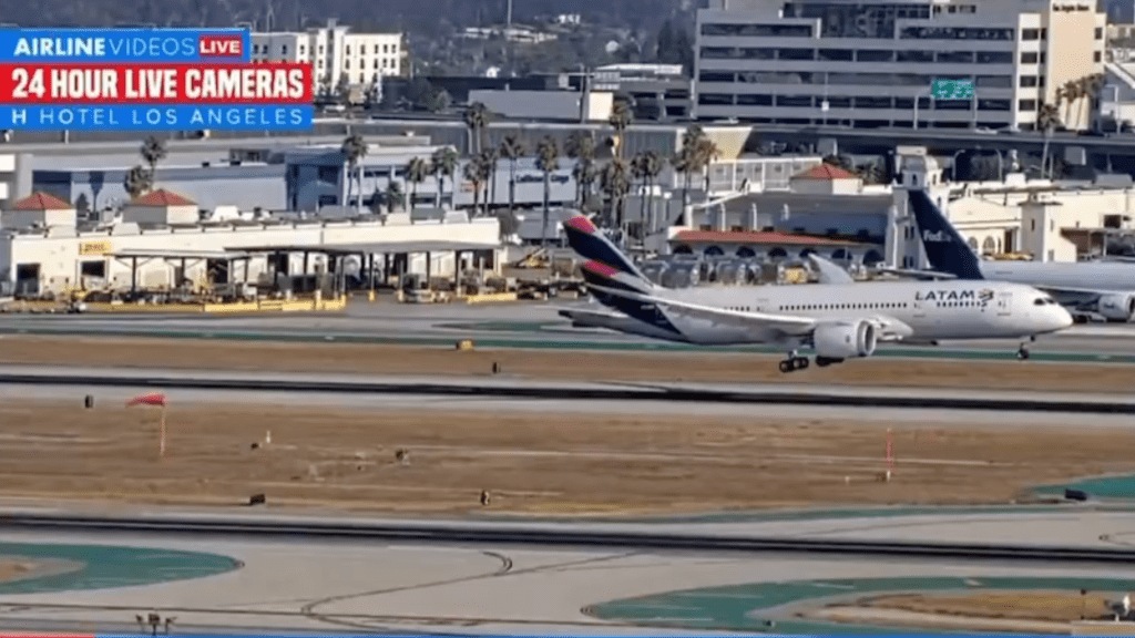 A Santiago-bound Boeing 787 flight was forced to return to LA after it circled over the Pacific for around an hour before making an emergency landing at Los Angeles airport.