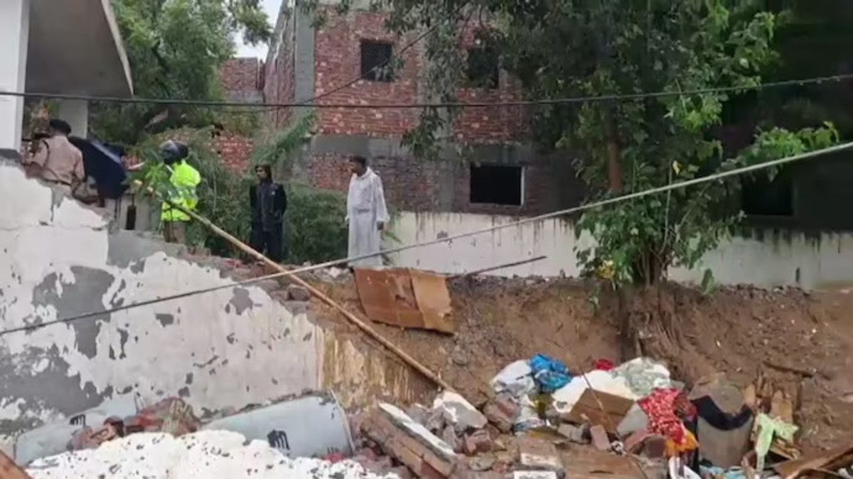 Wall Collapse in Delhi's Jaitapur Kills seven Amid Heavy Rains. (Image Source: X/twitter)