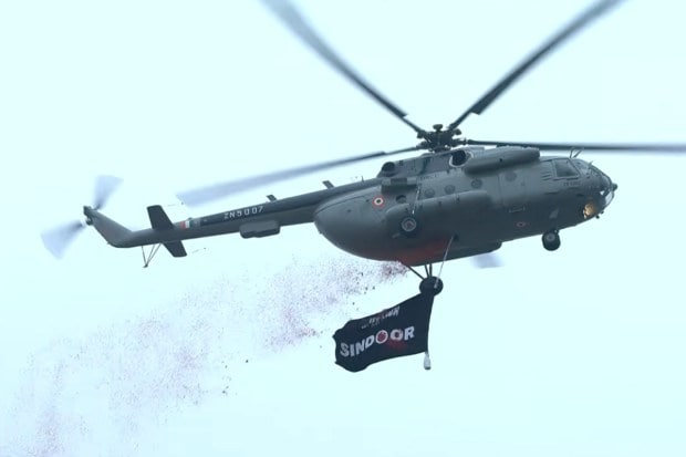 A military helicopter showers flower petals after Prime Minister Narendra Modi hoisted the national flag at the Red Fort in New Delhi. (Image source: PTI)