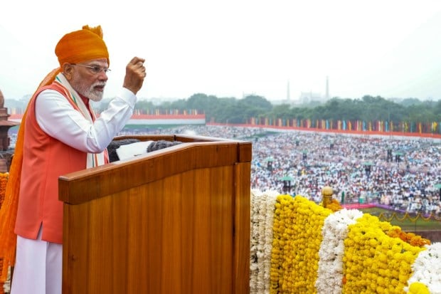 Prime Minister Narendra Modi addresses the nation from the Red Fort on the occasion of Independence Day in New Delhi. (Image source: PTI)