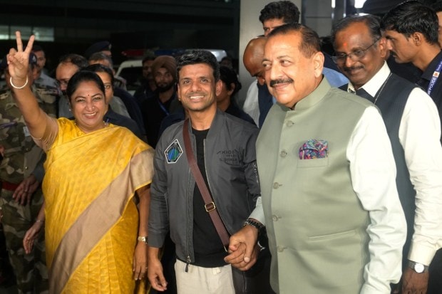 Delhi Chief Minister Rekha Gupta, Union Minister of Science and Technology Jitendra Singh and Indian Space Research Organisation (ISRO) Chairman V Narayanan receive Astronaut Shubhanshu Shukla upon his arrival at the Indira Gandhi International (IGI) Airport in New Delhi. Shukla is returning to India following his landmark visit to the International Space Station (ISS) as part of the Axiom-4 mission. (Image source: PTI)