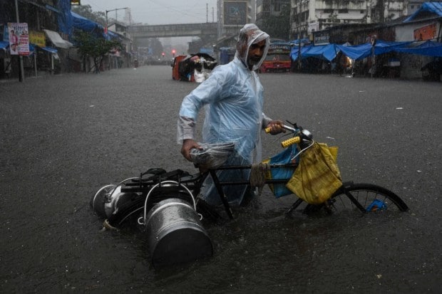 Extremely heavy rainfall is predicted in Mumbai. However, there is waist-deep flooding in several areas such as Thane, Hindmata, Worli and Andheri. (Express Photo)