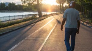How 30-minute evening walk can help you lose weight?