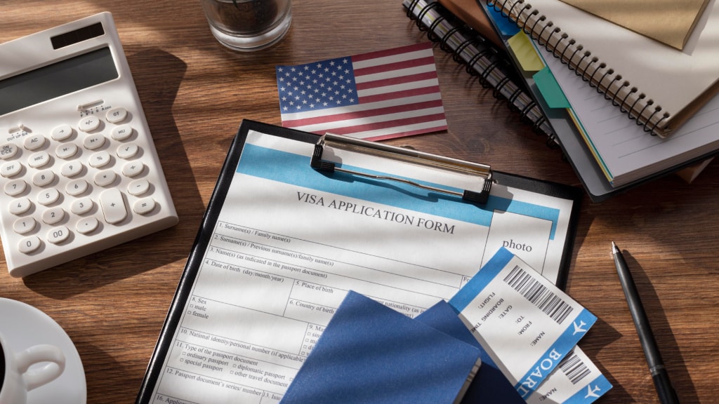 H-1B visa: The Indian man recommended Jamaica as a third-country national (TCN) stamping location and listed several reasons behind it, including, quick processing (passport ready within two days), helpful embassy staff, and a more efficient experience than the consulates in India.