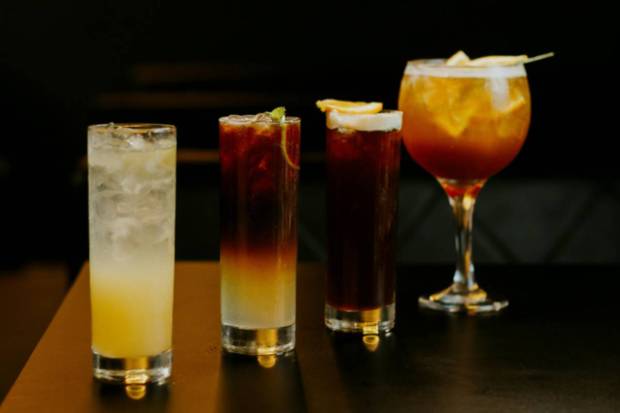 Avoid things that affect the bladder- Reduce consumption of alcohol, spicy foods, carbonated drinks, caffeine, and artificial sweeteners that can result in urgency. (Photo source: Canva)