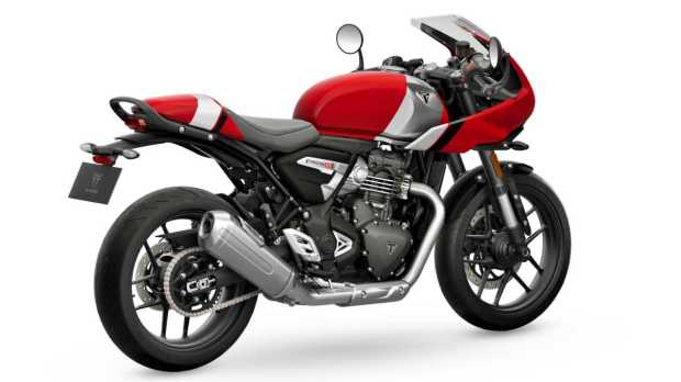 The motorcycle gets USD forks, a monoshock at the rear, disc brakes at both ends, ABS, and traction control.