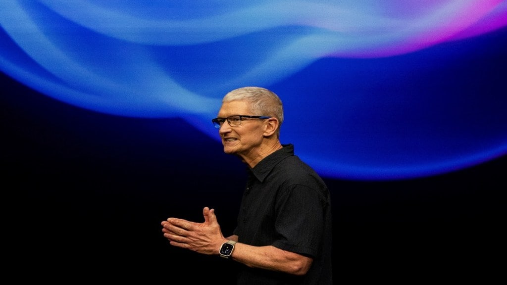 iphones, Tim Cook, Apple, manufacturing, apple, CEO, Donald Trump